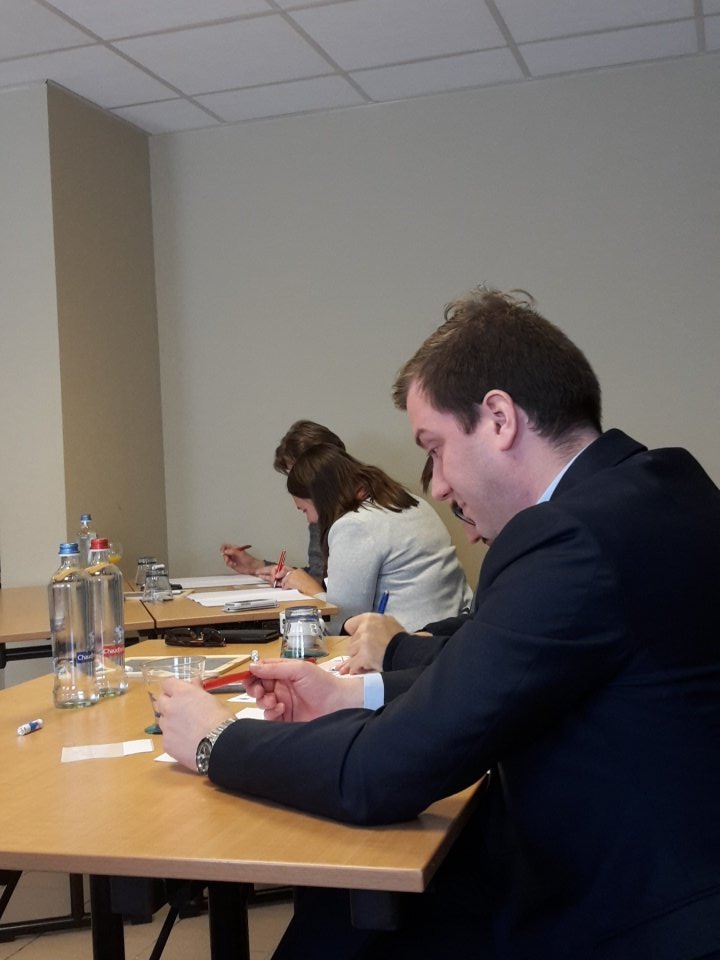 Er wordt flink gewerkt tijdens de training #geheugentechnieken <a href="/Schuermans_J/">Jonathan Schuermans</a>  #alumni