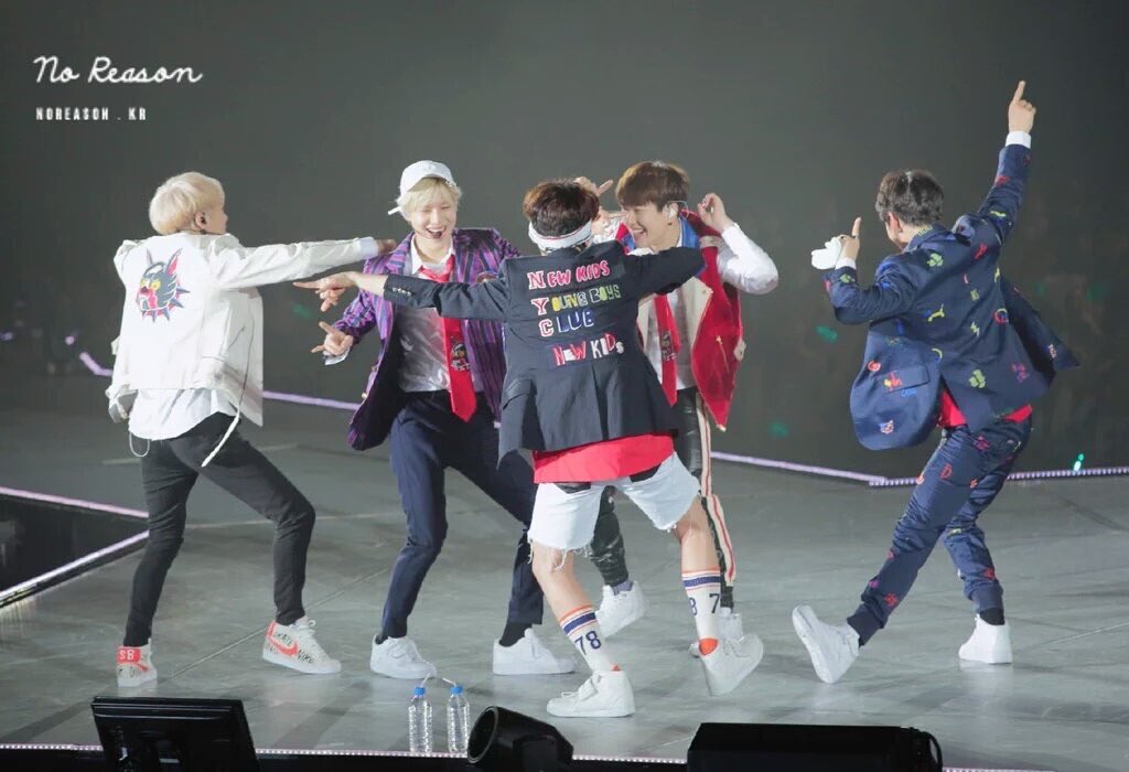 16.4.23 SW札幌
個人的に好きな曲にWishful Thinkingを選んだミノくんㅍㅍみんなでこのフリのダンスを踊り出したんだけど、最終的に頭の上に牛さんのツノみたいなのを作ってきーくんに突進したおにゅくん👉⌒▽⌒👉`ㅂ´