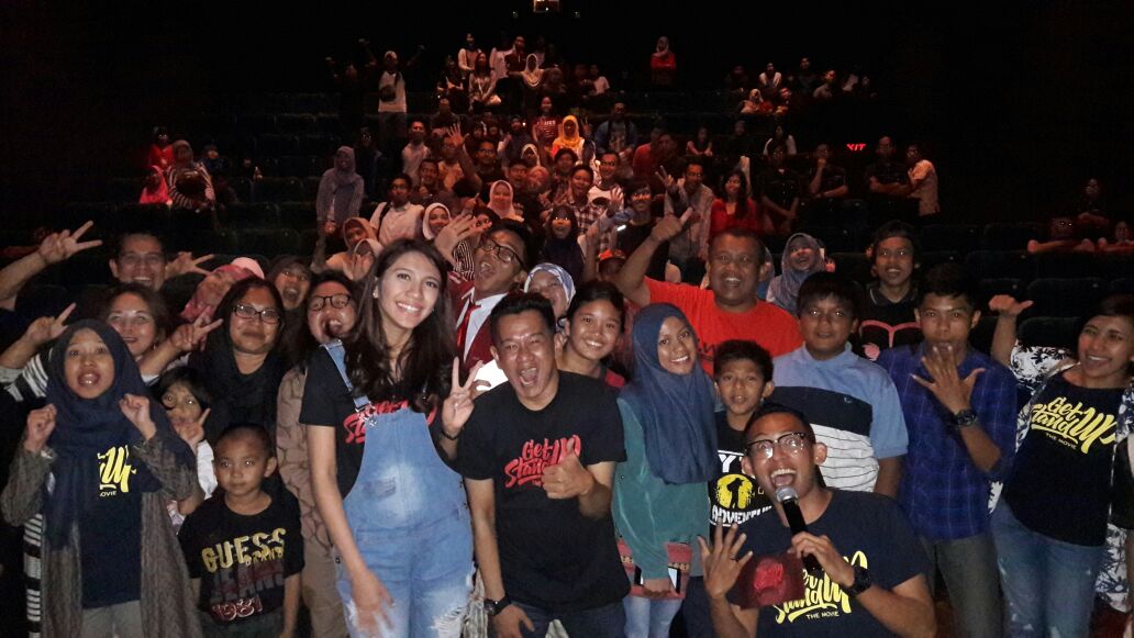 Terimakasih Makasar !!! Nobar bareng pemain #FilmGetUpStandUp di Panakukang 21, tunggu kejutan lainnya !