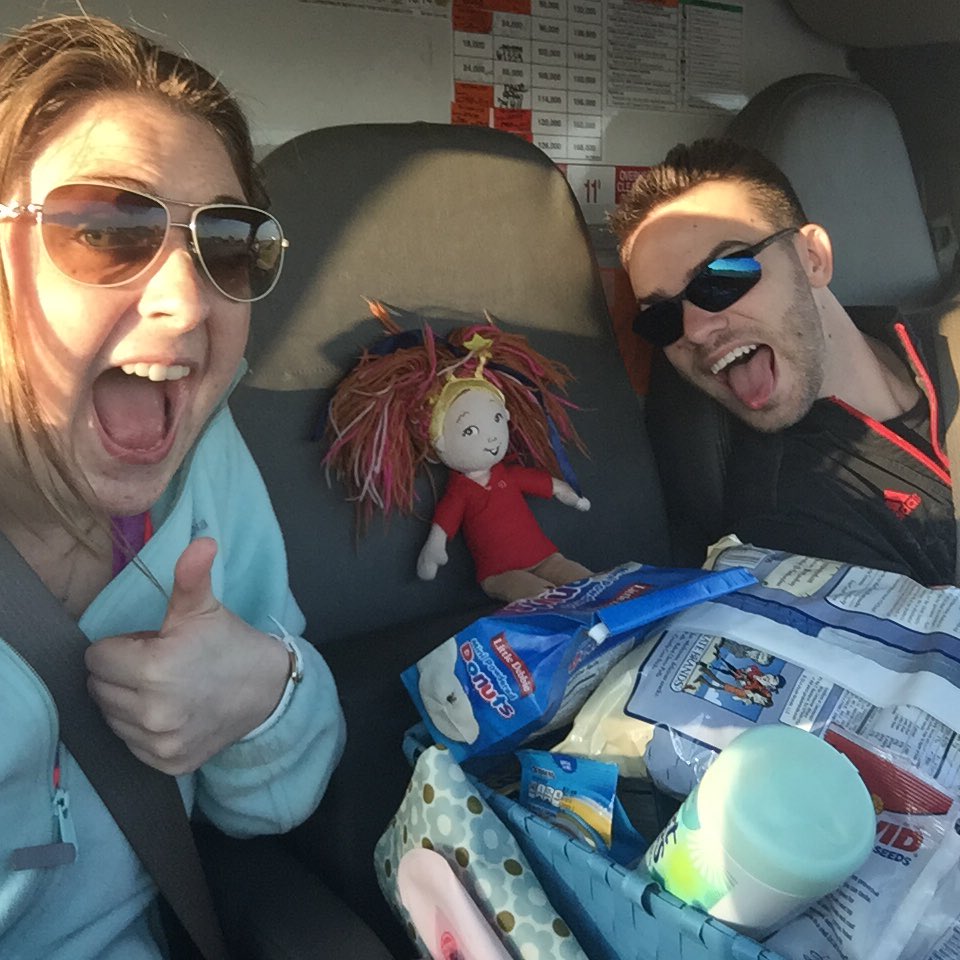 davisrachela3's tweet photo. Here we go! #budgettruck #ohtobeanetl #fancynancy #thanksnebraska #sunshinebound https://t.co/wFK50e2VBv