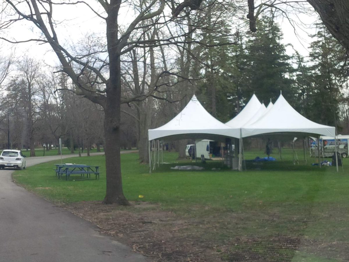 RotaryClassic's tweet image. Set up is underway for @RotaryClassic Run. Pre-registration from 1-4 pm today at The WRoss MacDonald School