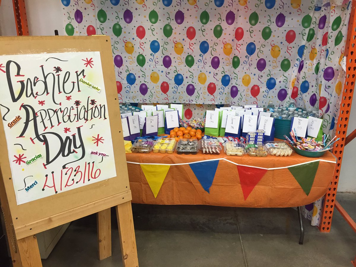 Thanking our cashiers at 6568 with gift bags and snacks!! <a href="/verakwillems/">Vera K Willems</a> <a href="/LennyGaspari/">Lenny Gaspari</a>