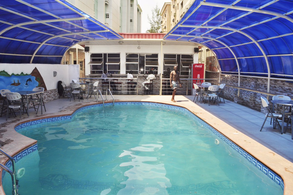LapsNewWorldHotel tweet media