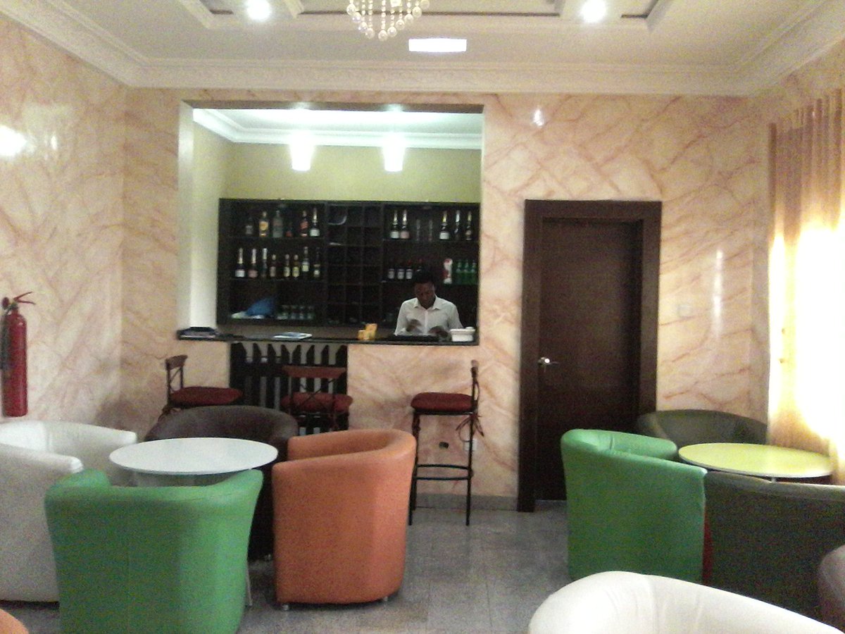 LapsNewWorldHotel tweet media
