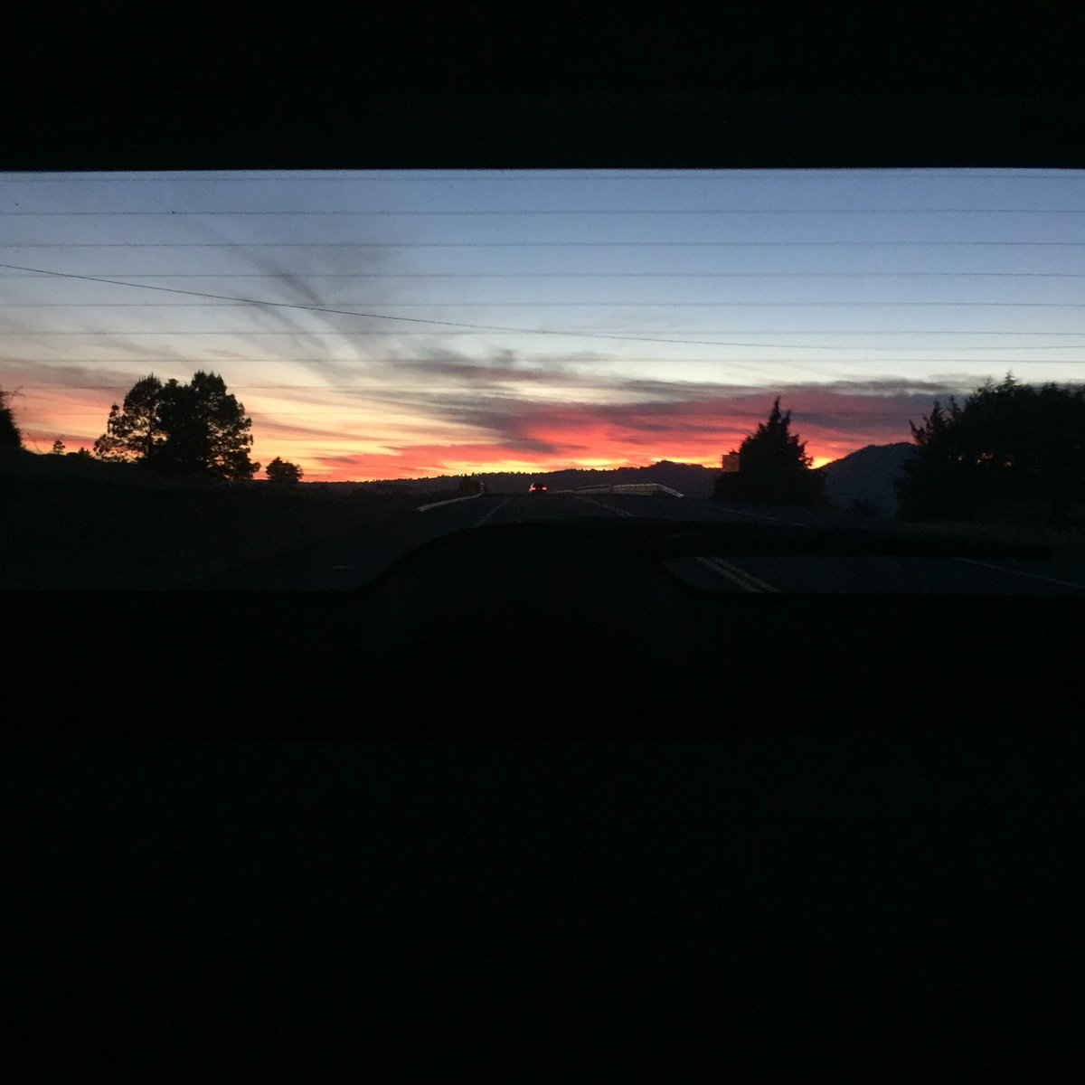 perfectcoderCD9's tweet image. 🌚Hace tiempo en la carretera en el atardecer más hermoso del planeta🌚