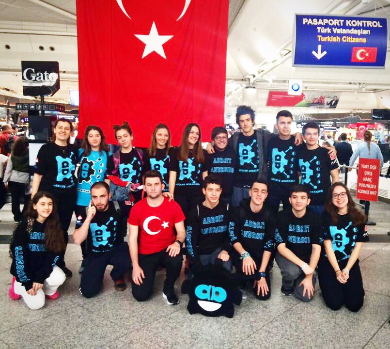Anadolu Lisesi Takımımız Adroit Androids'e St.Louis'de başarılar dileriz.💙 <a href="/AdroitAndroids/">6025 Adroit Androids</a>