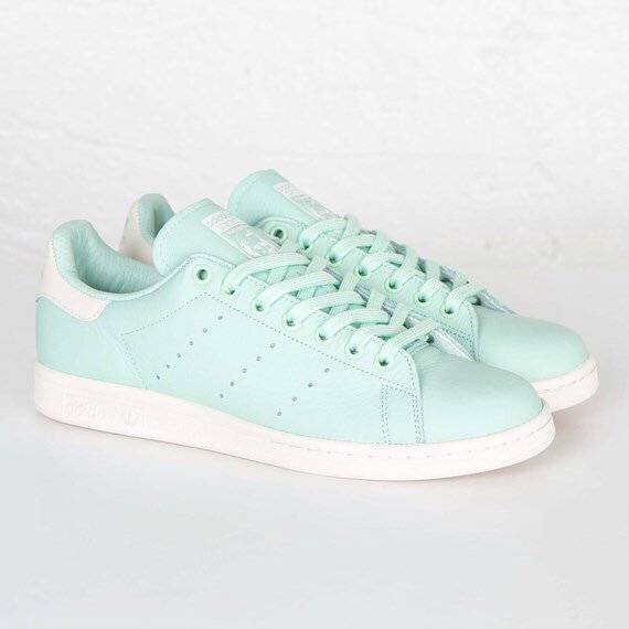 NoeyZaa2's tweet photo. อยากได้ง่ะ ㅠㅠ สวยมากกกกก >< #LoveSneaker https://t.co/yGFJBCZ4h8