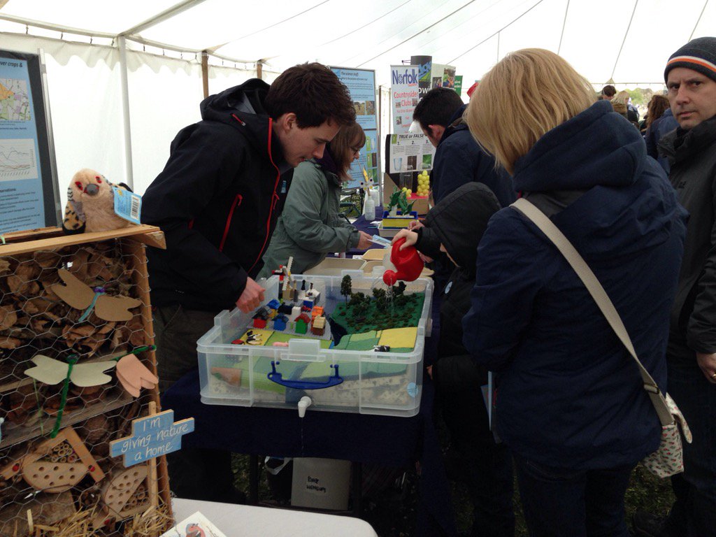 ProfKHiscock's tweet photo. Wild About The Wensum. Teaching the next generation of catchment scientists. https://t.co/kASeebnsyw