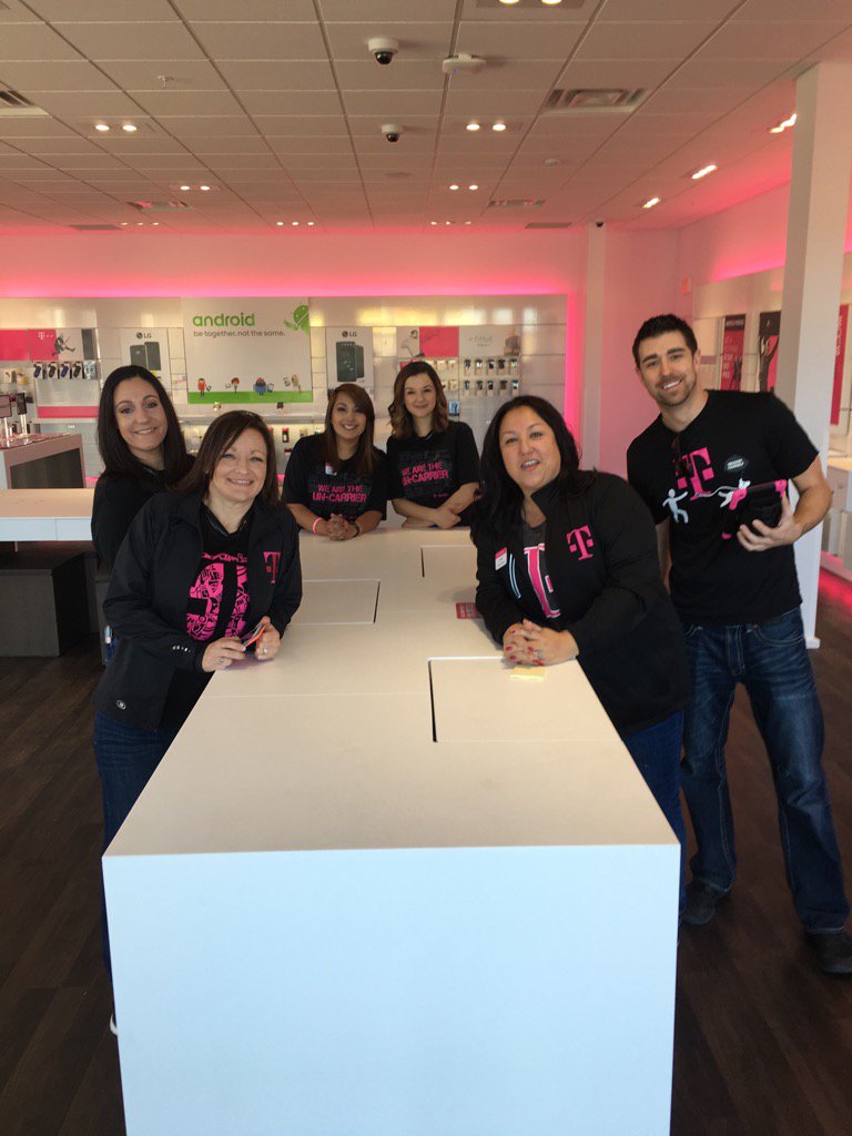 Linds1227's tweet photo. #seriousfun with this great group celebrating our grand opening of Castle Rock!!! #wewontstop https://t.co/b7TNkvzewF
