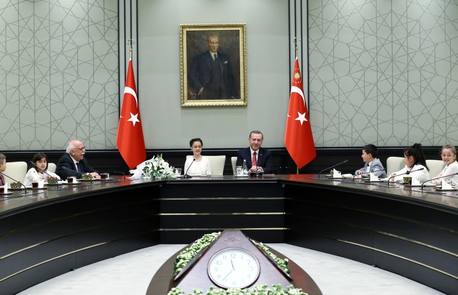 tcmeb's tweet photo. Cumhurbaşkanı Erdoğan, Bakan Avcı ve beraberindeki çocukları kabul etti
https://t.co/ARJb1qul9v https://t.co/W8XseS1tBs