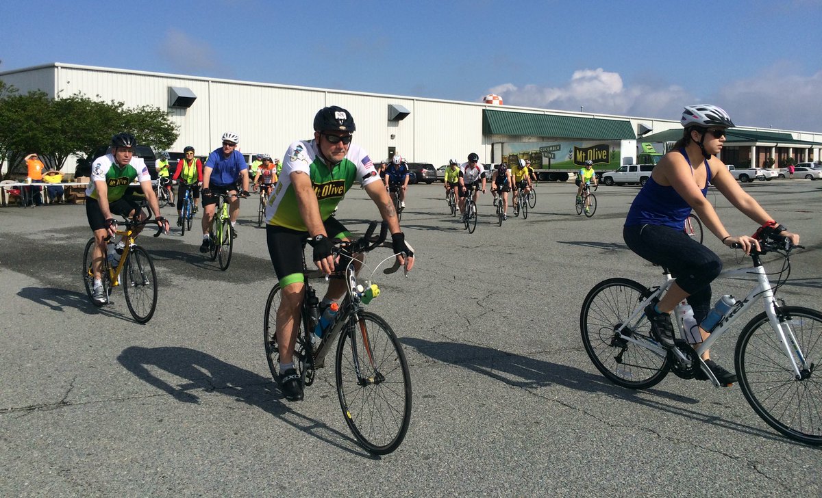 NewsArgusPhoto's tweet photo. The 25 mile group is taking off now, but the 75 & 50 mile groups have hit the road. #tourdepickle #ncpicklefestival https://t.co/PvvkG802xd