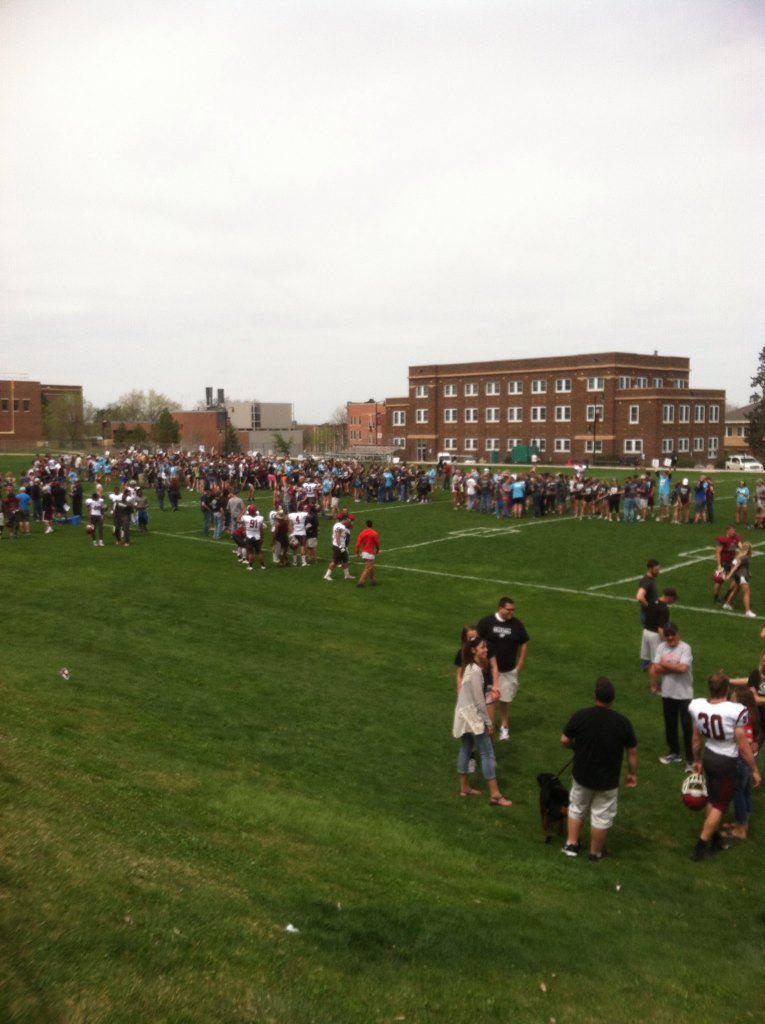 EagleOpinions's tweet image. The Big Event is starting to roll. There is quite the turnout! #BigEvent16 #CSCBigEvent