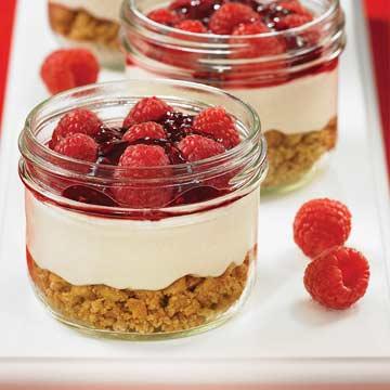 FitnessMagazine's tweet photo. These mason jar lunches are healthy and *so* adorable (Seriously, get your filter ready!): https://t.co/Yyht6k9cso https://t.co/d3qQ6GDHB2