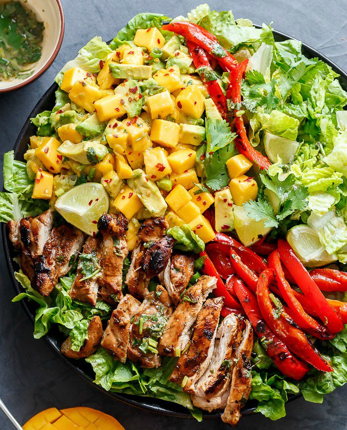 Cilantro Lime Chicken Salad with Mango Salsa 😍 Try @KarinaCarrel's recipe --> bit.ly/1Sqgz6e 💛 #SpicyLove