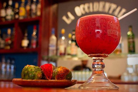 visitagdl's tweet photo. El centro de Guadalajara tiene siempre algo diferente! ejemplo esta bebida de pitaya que nos comparte @CentroLate https://t.co/dcA3wcX5Os