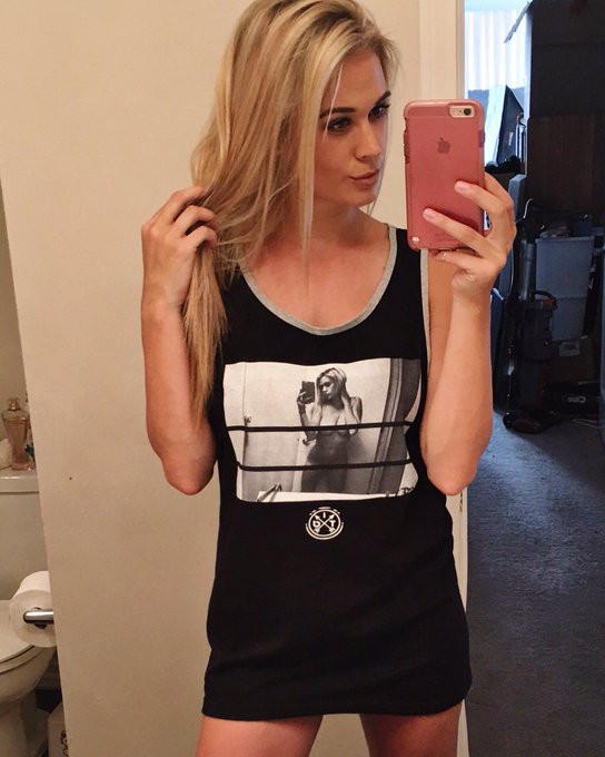 Here's a #bathroomselfie to tell you guys about my bathroom selfie tank tops for men 😻 https://t.co/DkTdVh8gQo<a href="/tag/bathroomselfie"class="tags">#bathroomselfie</a>