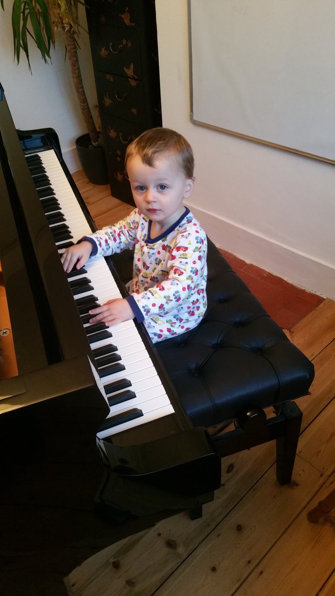 MyPianoTutor77's tweet photo. It's never too young to start playing the piano!! (especially in pyjamas!) https://t.co/0tmdNepcJl