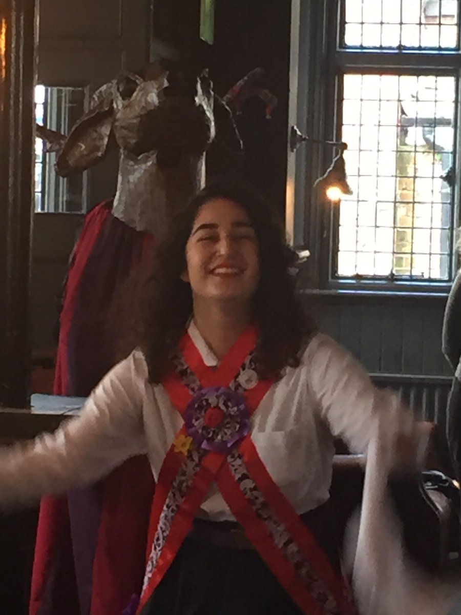 #StGeorgesDay <a href="/PloughInnEaling/">Plough Inn, Ealing</a> Northfields Morris dancers followed later by live music #onlyatfullers