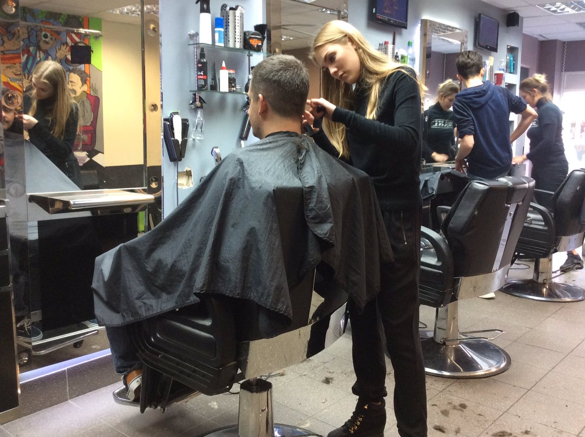 jaggededge2012's tweet photo. Hi meet 15 year old Charlie Who is cutting &amp;shaving on shop floor amazing talent found by the DON 💈✂️👊👊👍💈✂️💈✂️ https://t.co/IVrhvD04Vt