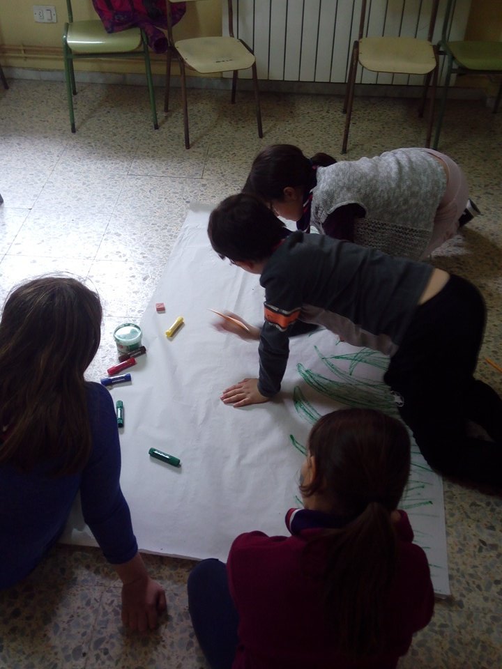 La manada decorando su nuevo cubil!