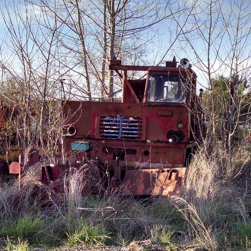 AFireStation's tweet image. Found this cool photo, not mine Fire truck? #firetruck #abandoned #rustlust #junkdrunk #inrustwetrust #ashestoashes…