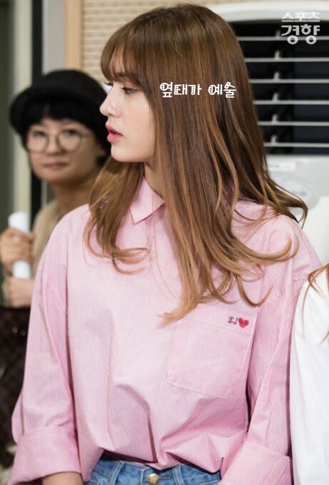 jxeonsomi's tweet photo. As expected, pink suit me well. https://t.co/sIW1KR9hJG