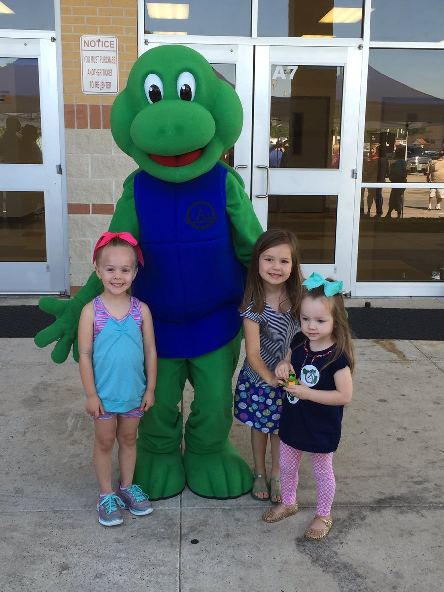 AlvinISD_EdFdn's tweet photo. We've got #turtles and #cutekids here all day at the #FordDrive! Join us at AHS stadium to support your campus! https://t.co/J94vSeOPJo