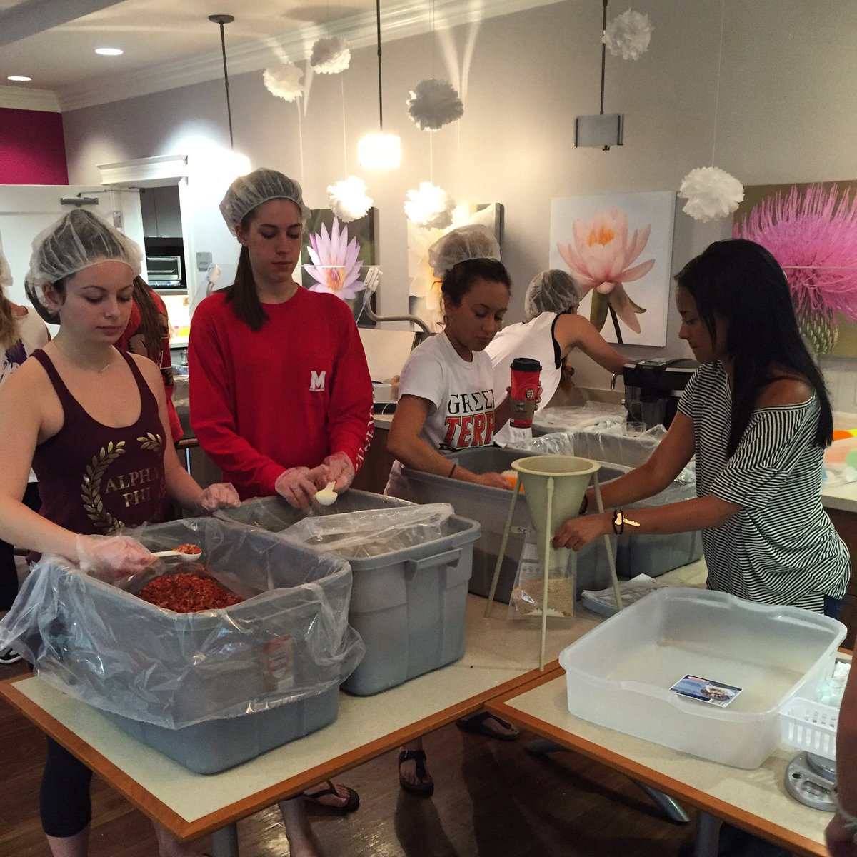 TerpsEndHunger's tweet photo. Thanks @umdAlphaPhi for helping us package meals this morning! https://t.co/X1wadpAYrn