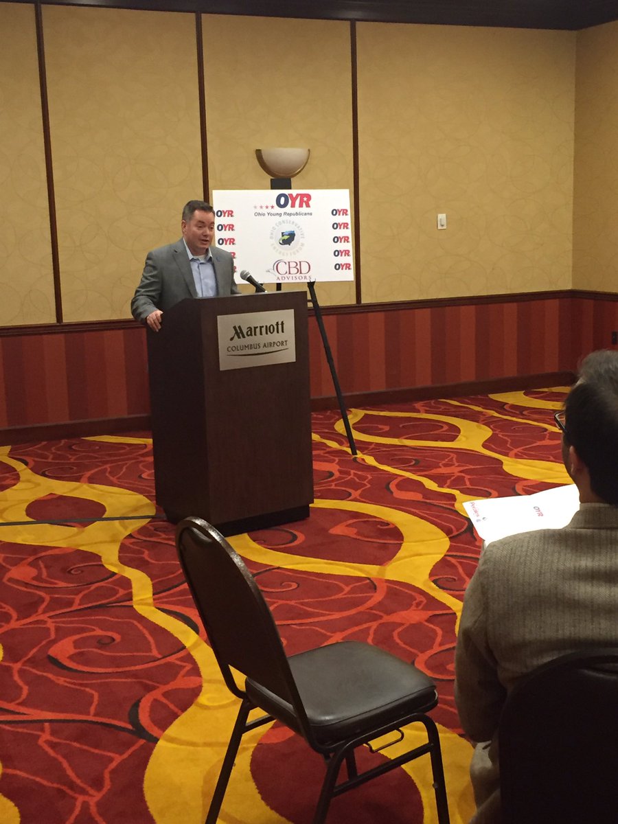 OhioYRs's tweet photo. .@OhioCEF Exec Director @MichaelPHartley speaking to #OYRC2016 about a conservative all-of-the-above energy solution https://t.co/puAOyegM7N