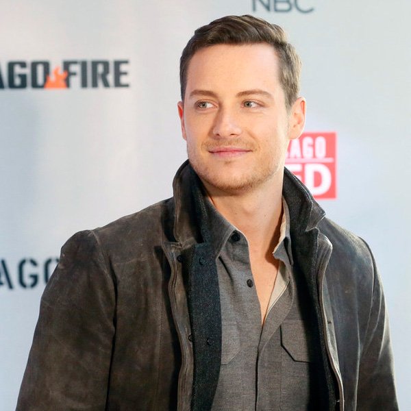 NBCChicagoPD's tweet image. RETWEET to wish @jesseleesoffer a happy birthday! 🎊🎂🎊