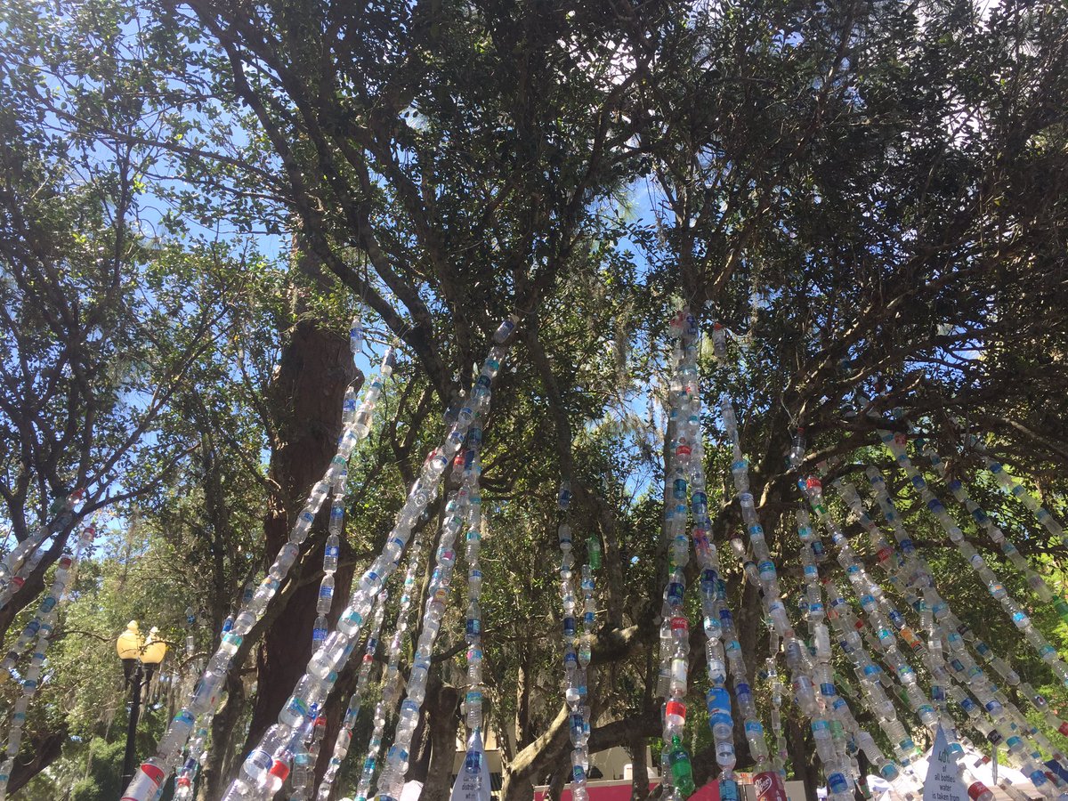 iPromise_UCF's tweet photo. "17 Million barrels of oil used in the production of water bottles yearly." #ipromiseucf #cfearthday #EarthDay2016 https://t.co/QbavQQhos2