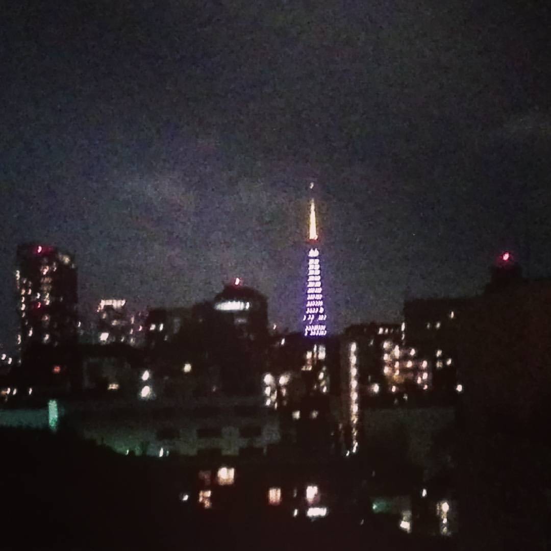 sayakashiomi's tweet image. Finally, Tokyo tower is purple rain too. This is Nice. 東京タワーがパープルレイン #Prince #PrinceRIP barks.jp/news/?id=10001…