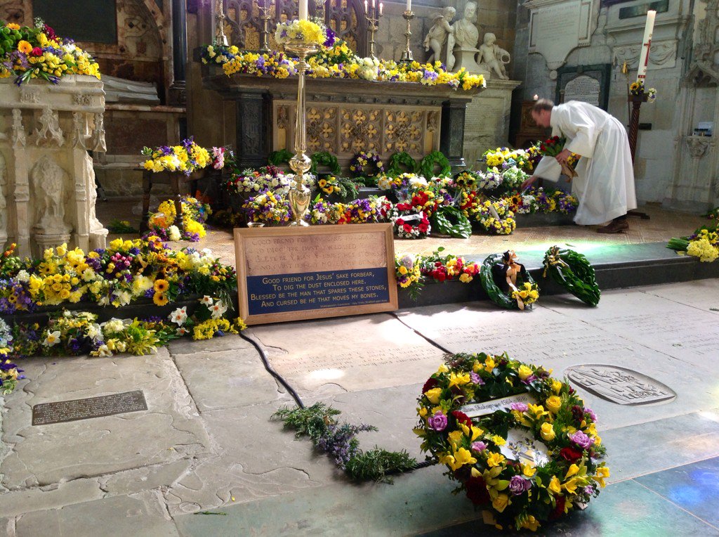 Shakespeare's Grave and high altar at Holy Trinity church, Stratford-upon-Avon today. #Shakespeare2016