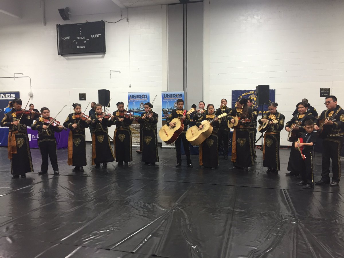 FiteDPD's tweet photo. Greener Middle School Mariachis Los Unicos @chief on the beat at Kidd Springs Park @DPDSWNPO @DallasPD https://t.co/Xwp9qnJa7H