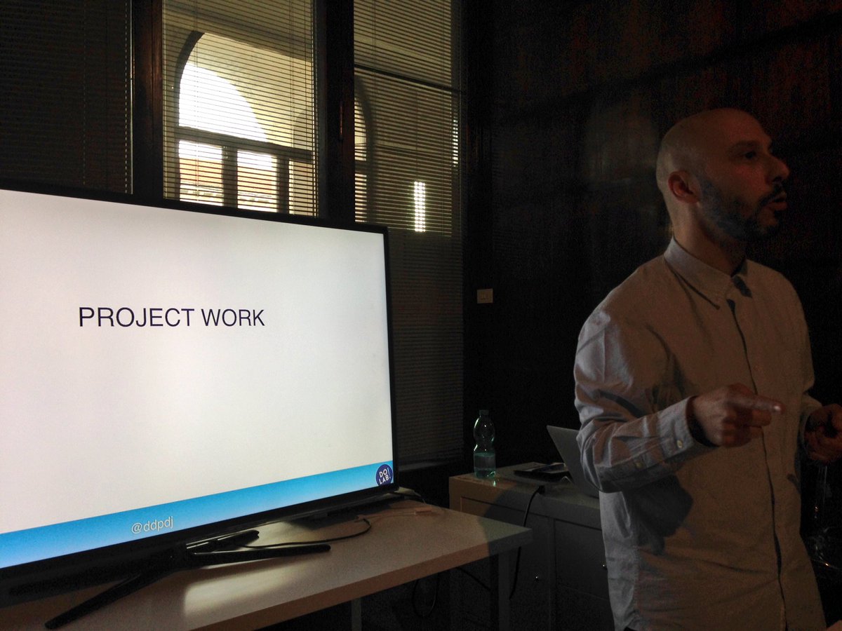 dolabschool's tweet photo. Il prof. @ddpdj divide la classe in gruppi! È il momento del project work! #DoSMStrategy https://t.co/bI3RvvY2fR