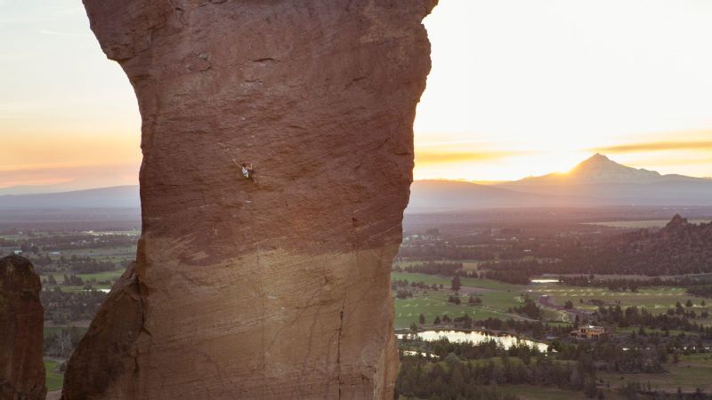 Sharp edges. Howling winds. WAY up.

Paige Claassen has scaled the world's scariest cliffs. es.pn/1U9KDlM