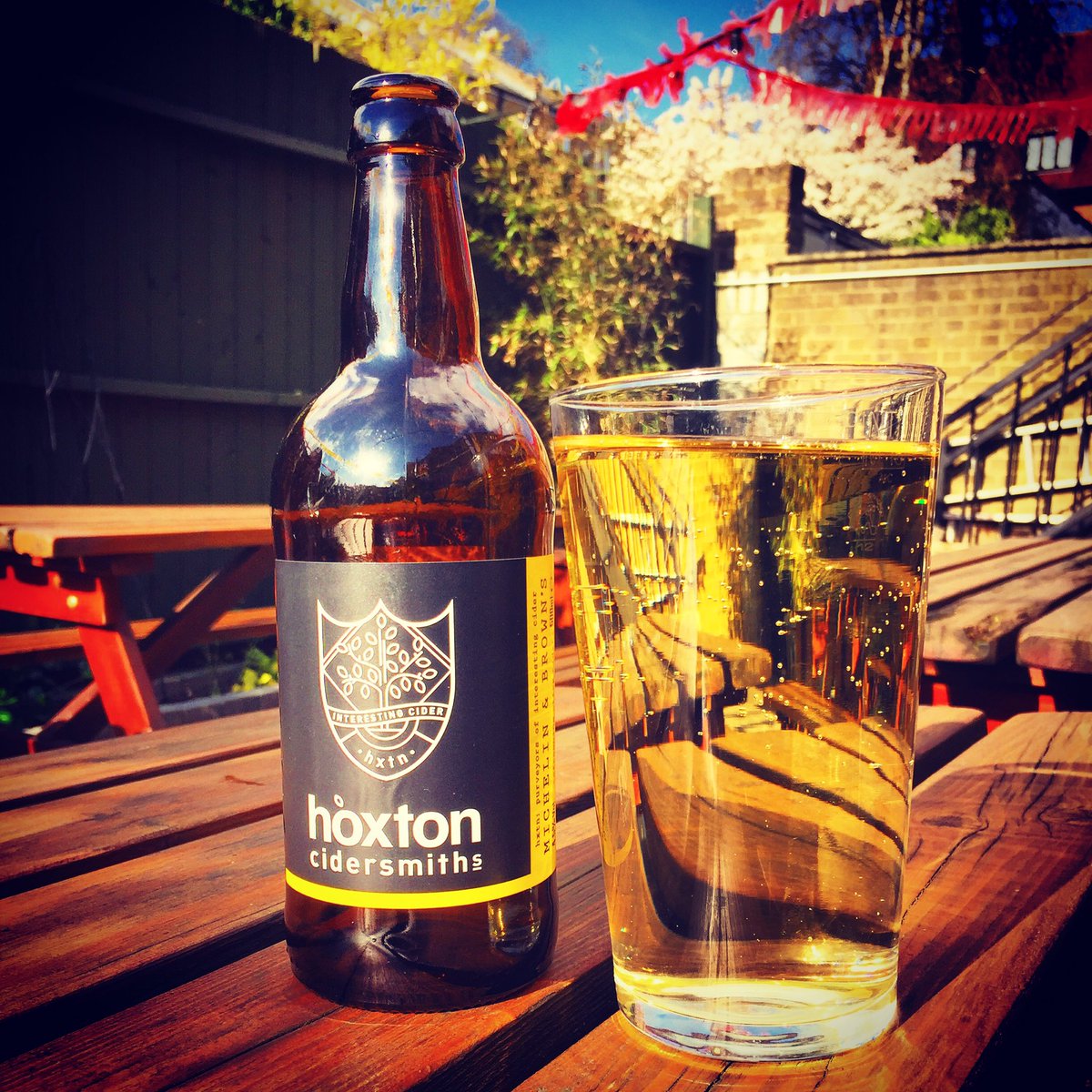 gulpiepleasures's tweet photo. It's a sunny but chilly afternoon - thanks to @Cidersmiths for providing some amazing #hxtn #cider to help warm up https://t.co/HYvSpJdCT3