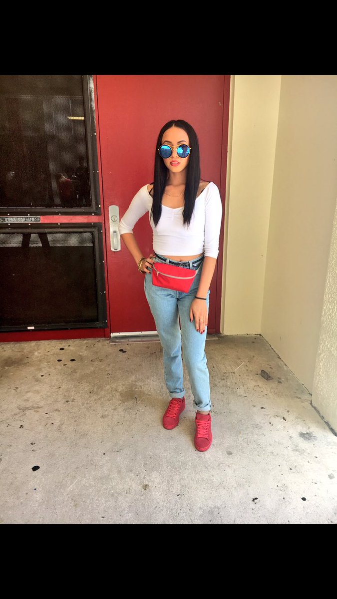 EscarliexNicole's tweet image. No brand needed. #GradBash2k16