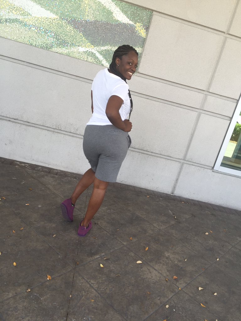 Prettiestbri_'s tweet image. #GradBash2k16 💜