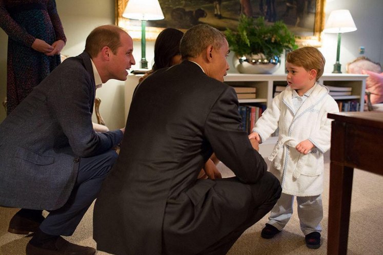 VanityFair's tweet photo. This week full of royal delights is capped off with Prince George meeting the Obamas https://t.co/0LFFbSuCsl https://t.co/lxj5XxHPRJ