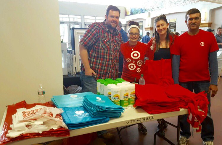 tmarkou110's tweet photo. The #Clark and #MenloPark @Target team are representing at the WCC Earth Day Fair! 🌎🎯 https://t.co/3mU0VJYVZ1