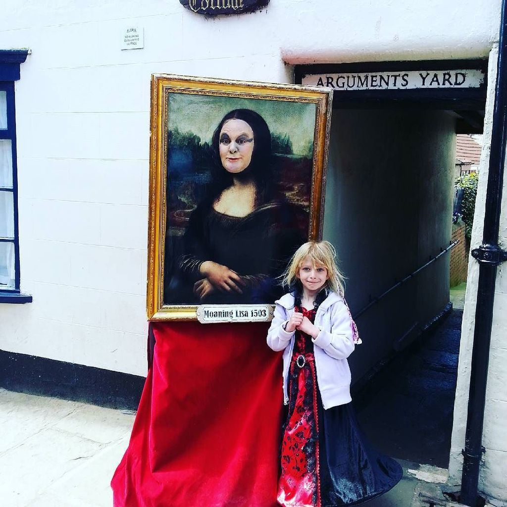 Whit_by's tweet image. @whit_by by mikeyboyraver #moaninglisa#whitby#gothweekend#argumentsyard#scarlet