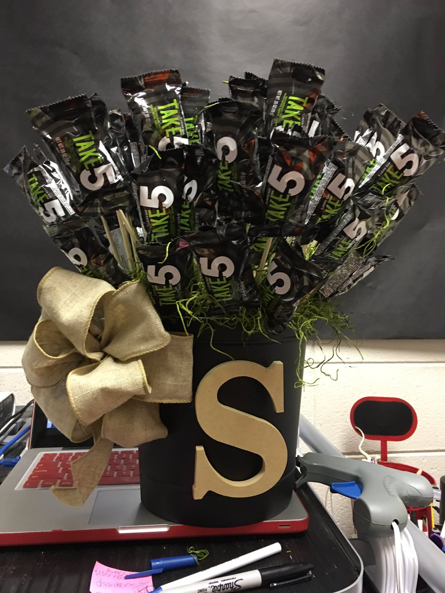 SankerDiane's tweet photo. We love and appreciate our VP!!
She received permission to "Take 5 " from each 3rd grader! #incaseyou'relooking4her😎 https://t.co/7VvRu2Fa2I