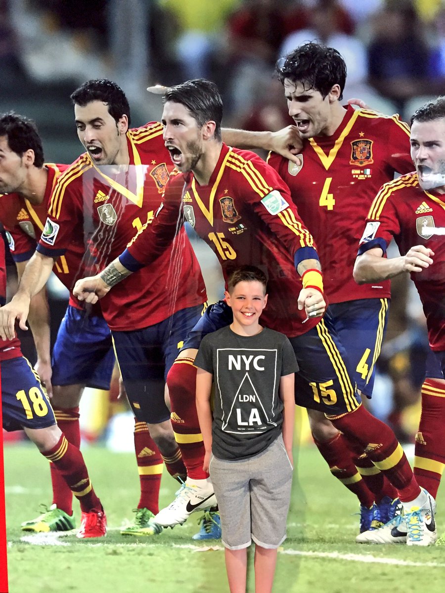 frgsn99's tweet photo. @duncastley @GazAstley @DLA_23 #havinga⚽️🇪🇸🇪🇸🇪🇸🇪🇸🇪🇸🍺🍺🍺😱😱 https://t.co/GePLEkXldr