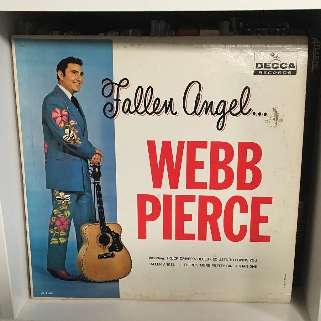 JennaTilveran's tweet photo. lettherebeneon | https://t.co/kGHtupPfTT | Saturday record post. Webb Pierce. Check out that Nudie suit 🎼 #recordf… https://t.co/688qYJpg45