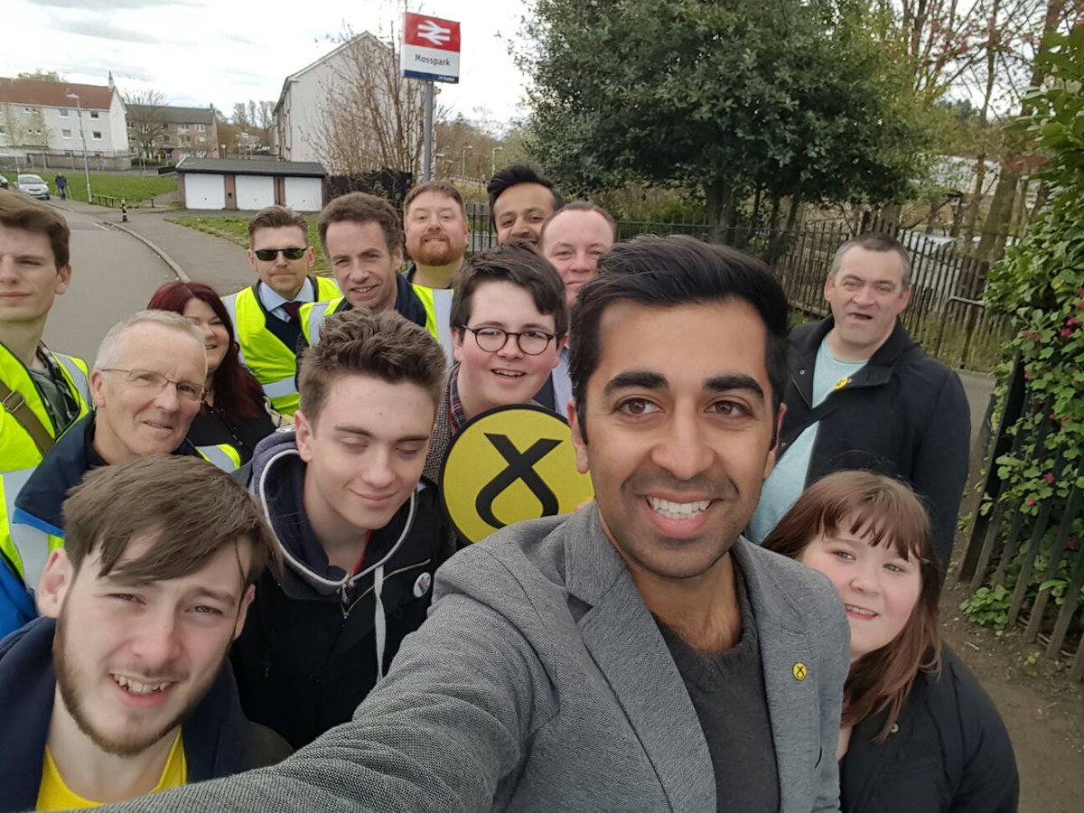 HumzaYousaf's tweet image. Second lot of #HumzaForPollok teams out &amp;amp; about in Pollok. Even managed to fit in office cricket! #BothVotesSNP