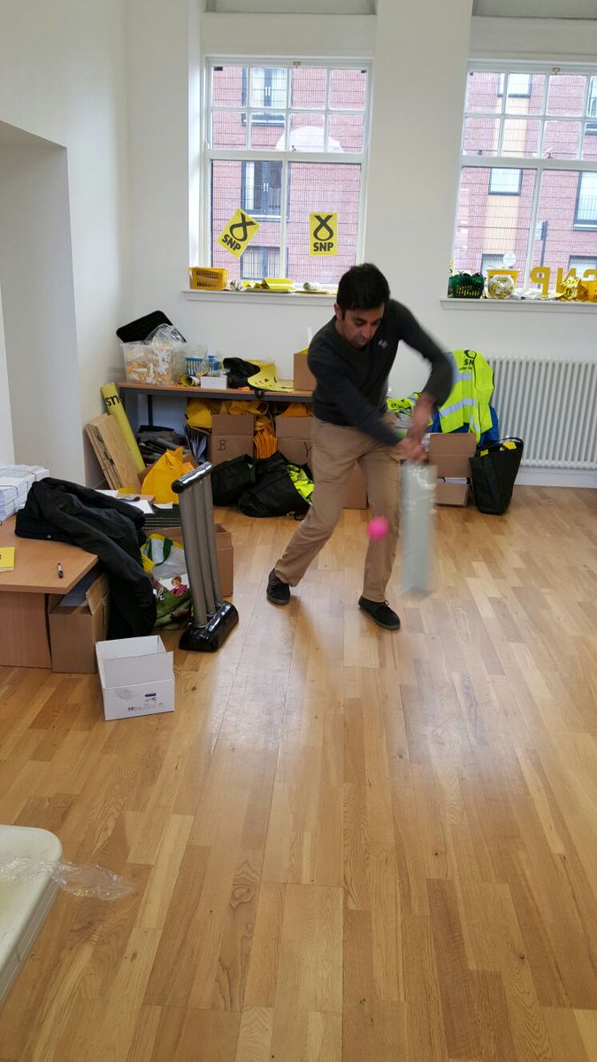 HumzaYousaf's tweet image. Second lot of #HumzaForPollok teams out &amp;amp; about in Pollok. Even managed to fit in office cricket! #BothVotesSNP
