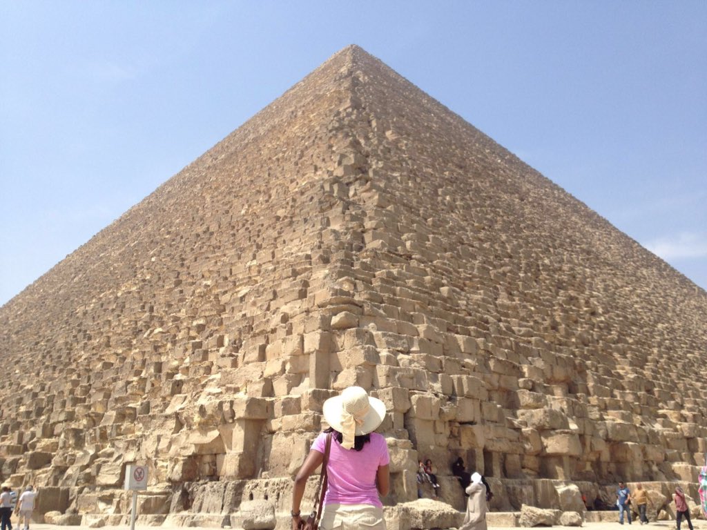 YaaminiK's tweet photo. Checked this off my bucket list today! @KensingtonTours #ktours #bucketlist #pyramids https://t.co/F5UE22svG8