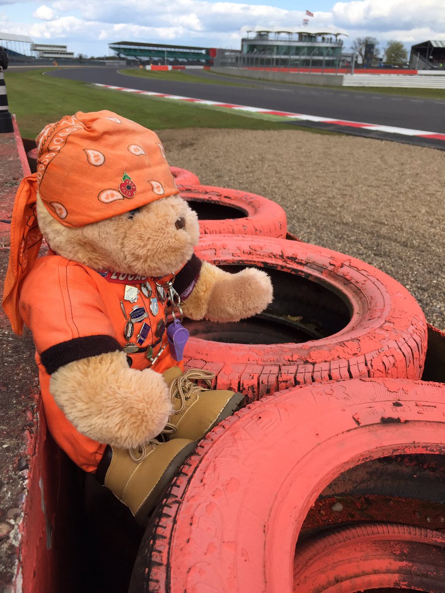 TriposPartners's tweet photo. The @SilverstoneUK marshals doing a great job @VintageCarClub today, as always! Without whom we can't enjoy racing! https://t.co/F6vySRFzgt