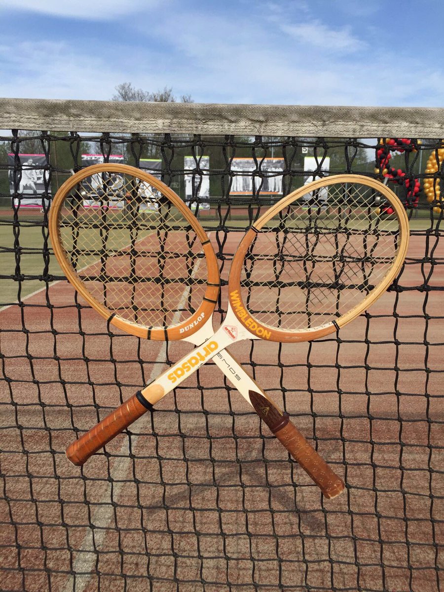 Ouderwetse gezellig een classic tennis demo geven voor 50 jarig jubileum #classictennis #quit please 🎾🏆